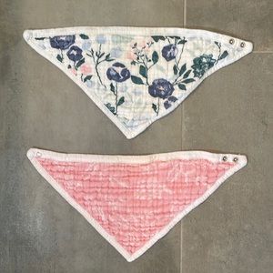 Cute aden & anais infant bandana/drool bib pair